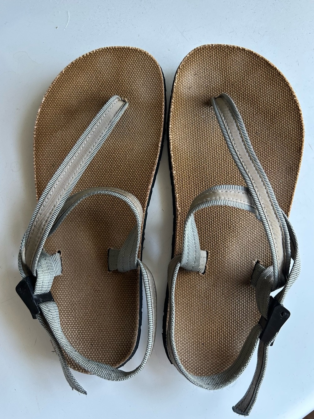 Earth Runners Alpha Sandals Women’s 7.5 in Charcoal Gray - Picture 2 of 6
